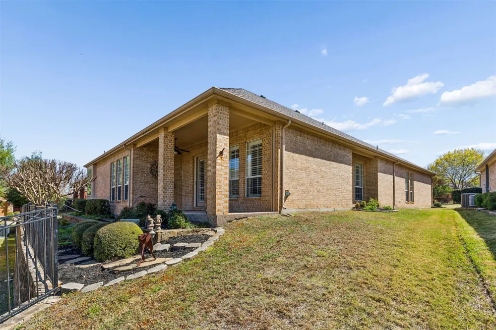 379 Southern Hills Drive Fairview, TX 75069