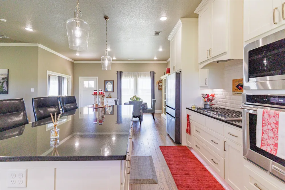 121 County Road 2571 Alvord, TX 76225