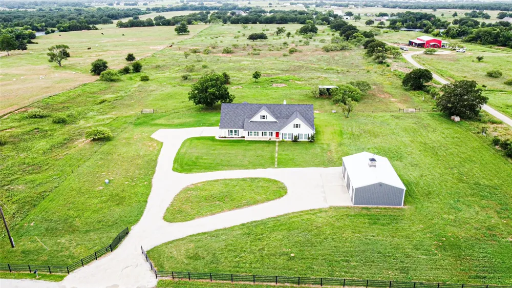 121 County Road 2571 Alvord, TX 76225