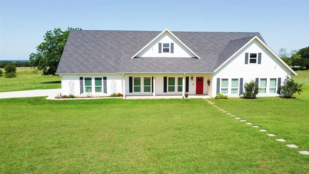 121 County Road 2571 Alvord, TX 76225