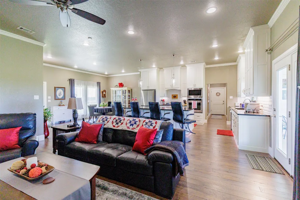 121 County Road 2571 Alvord, TX 76225