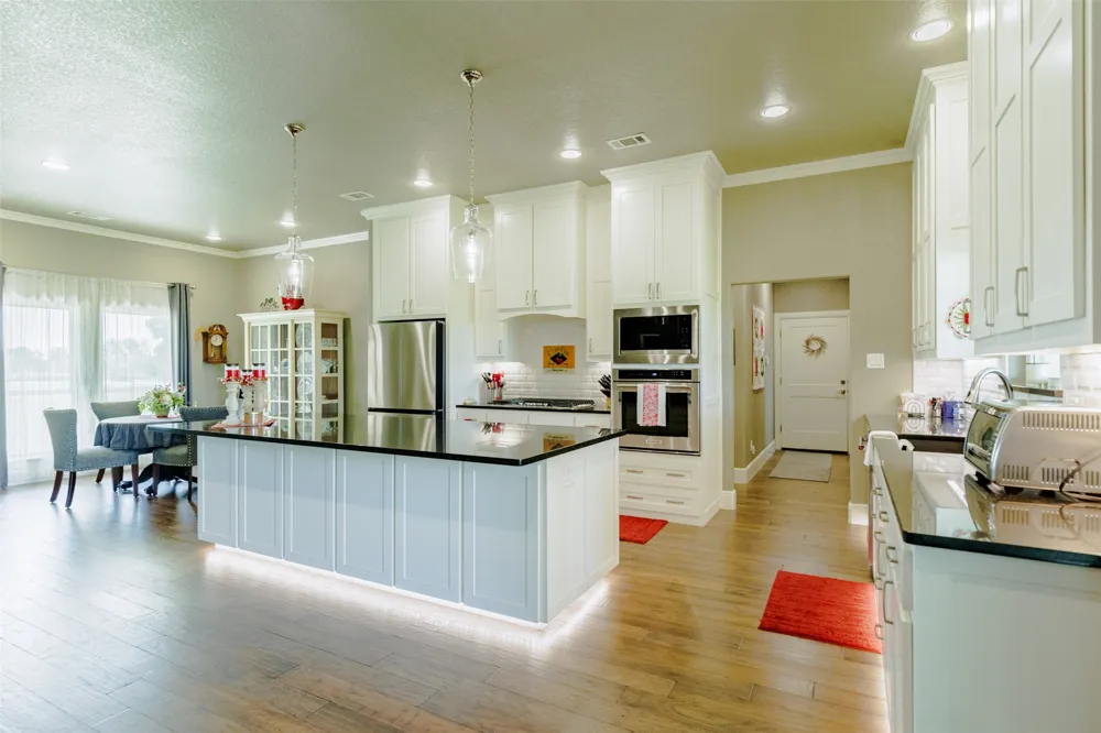 121 County Road 2571 Alvord, TX 76225