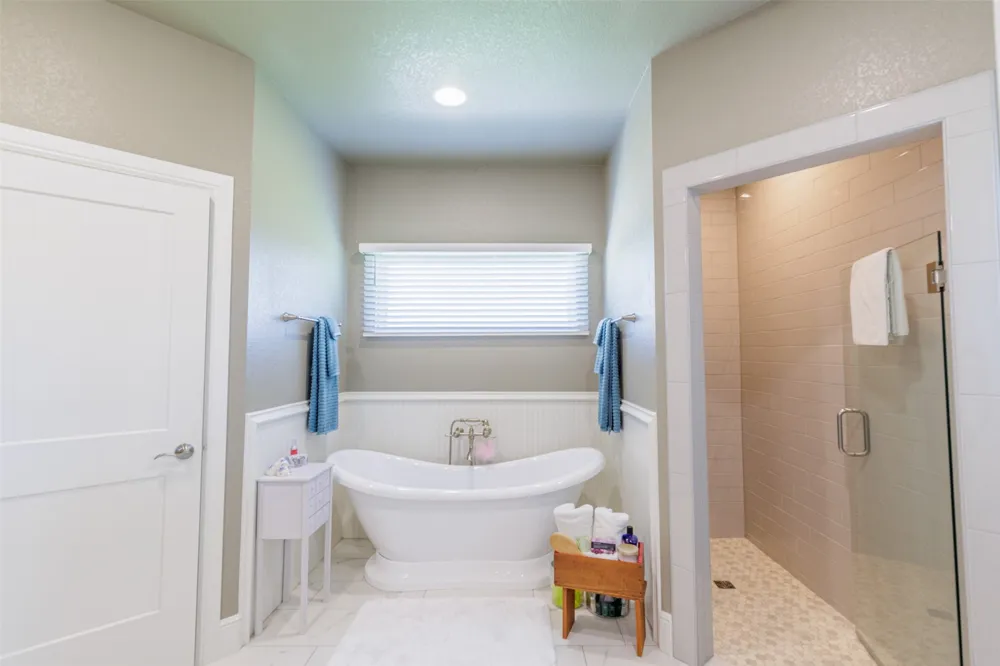 121 County Road 2571 Alvord, TX 76225