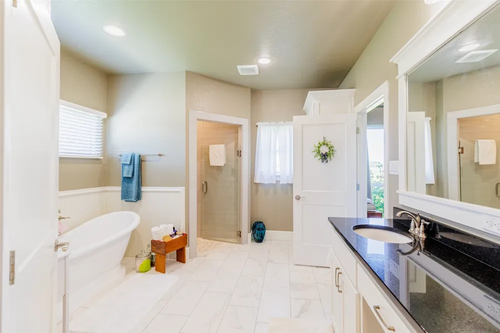 121 County Road 2571 Alvord, TX 76225