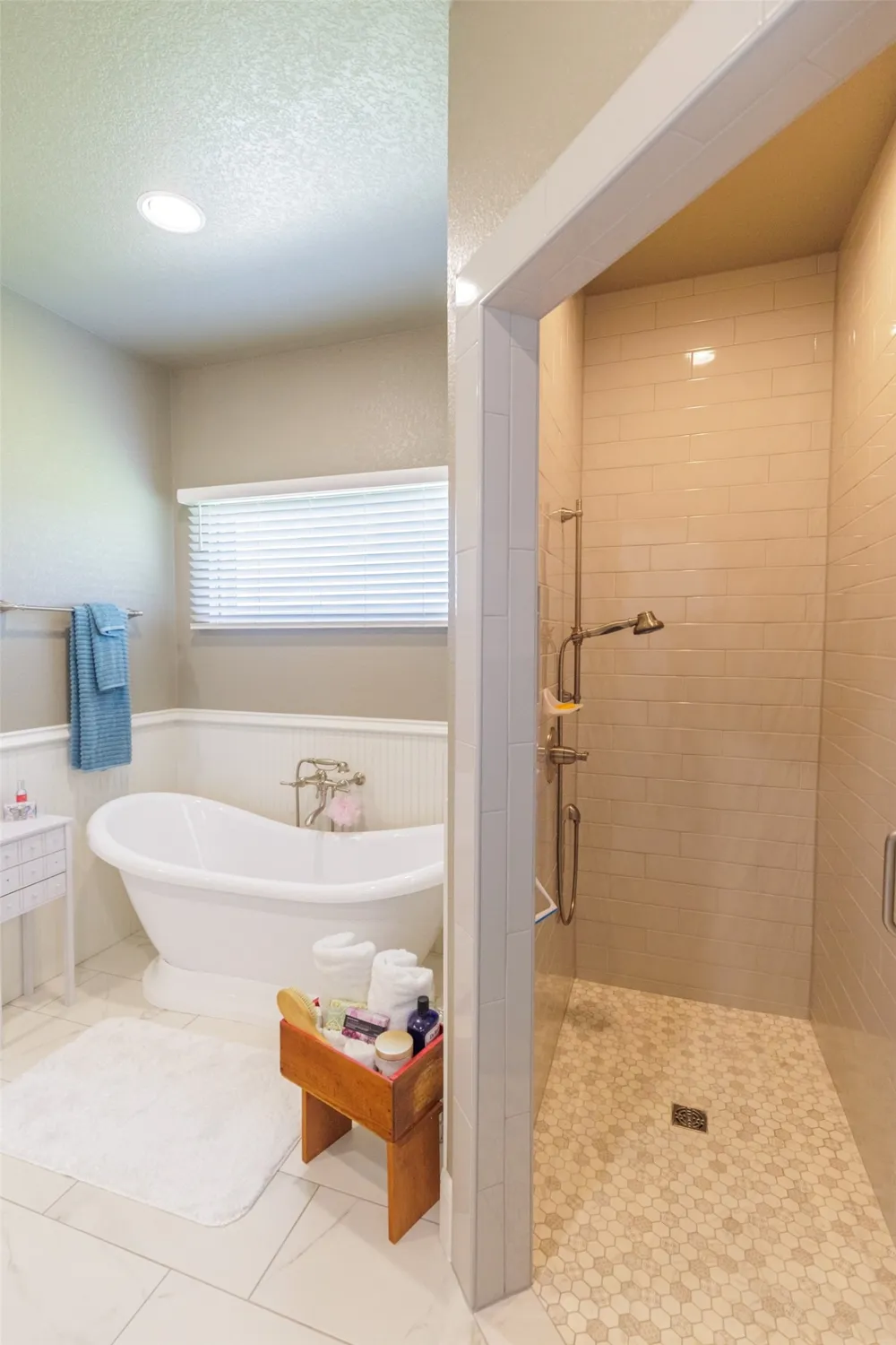 121 County Road 2571 Alvord, TX 76225