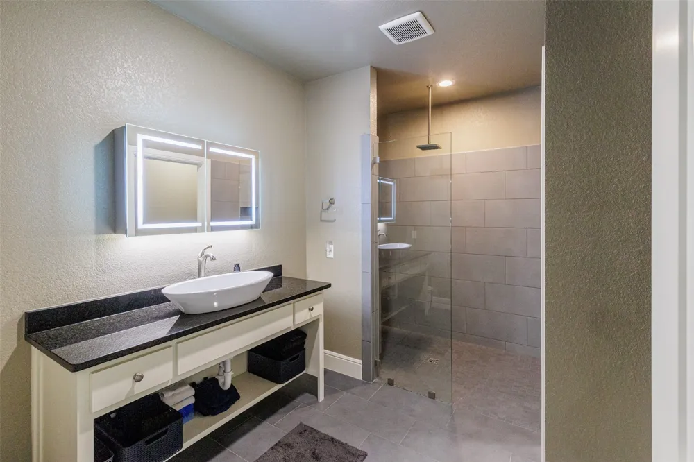 121 County Road 2571 Alvord, TX 76225