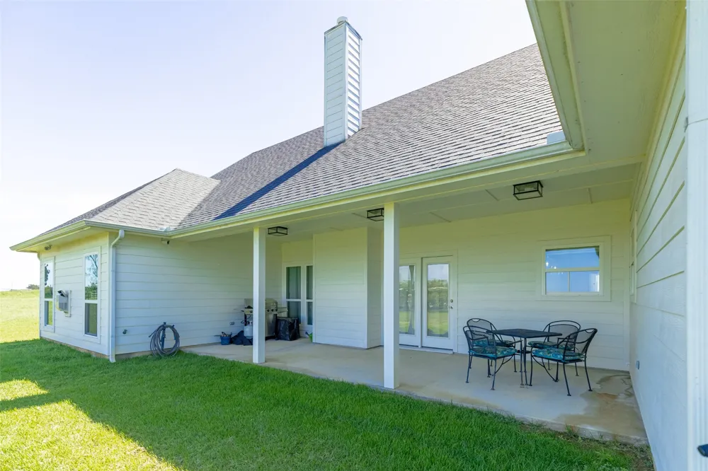 121 County Road 2571 Alvord, TX 76225