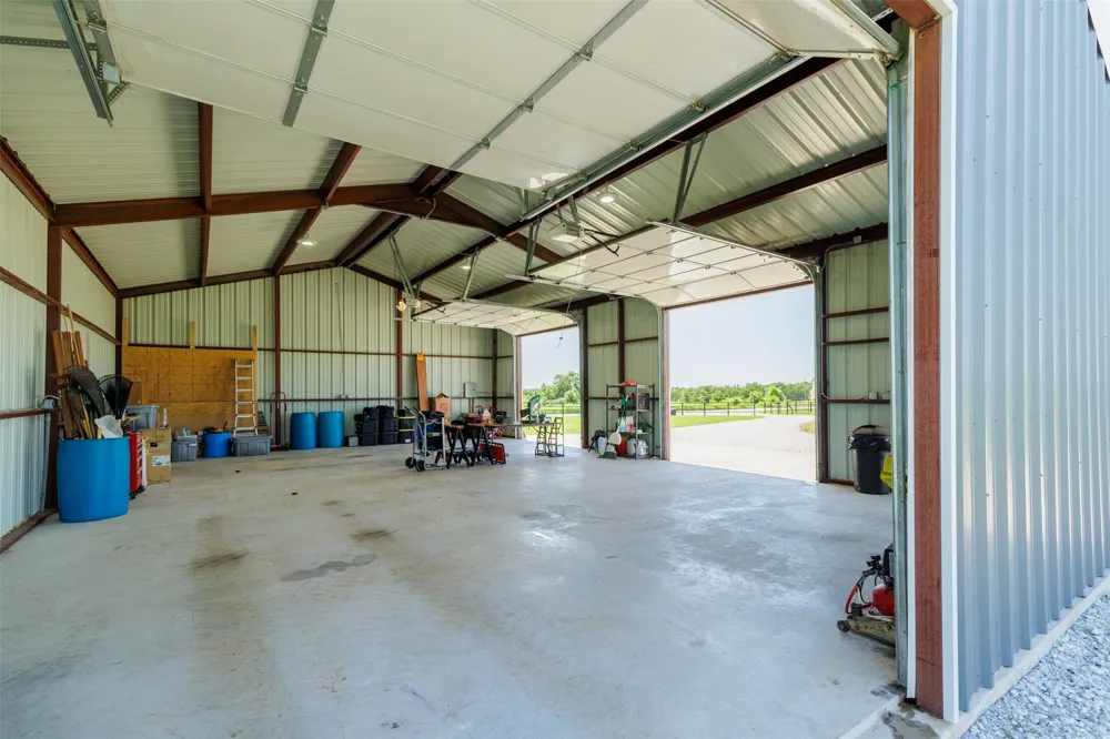 121 County Road 2571 Alvord, TX 76225