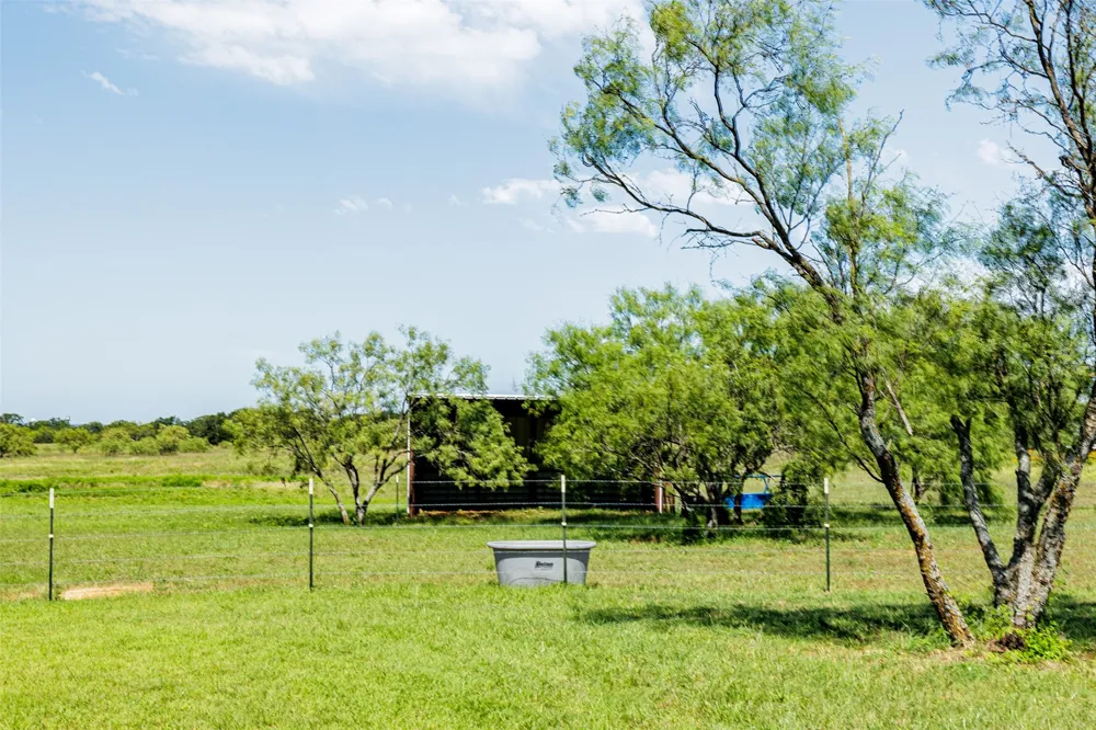 121 County Road 2571 Alvord, TX 76225