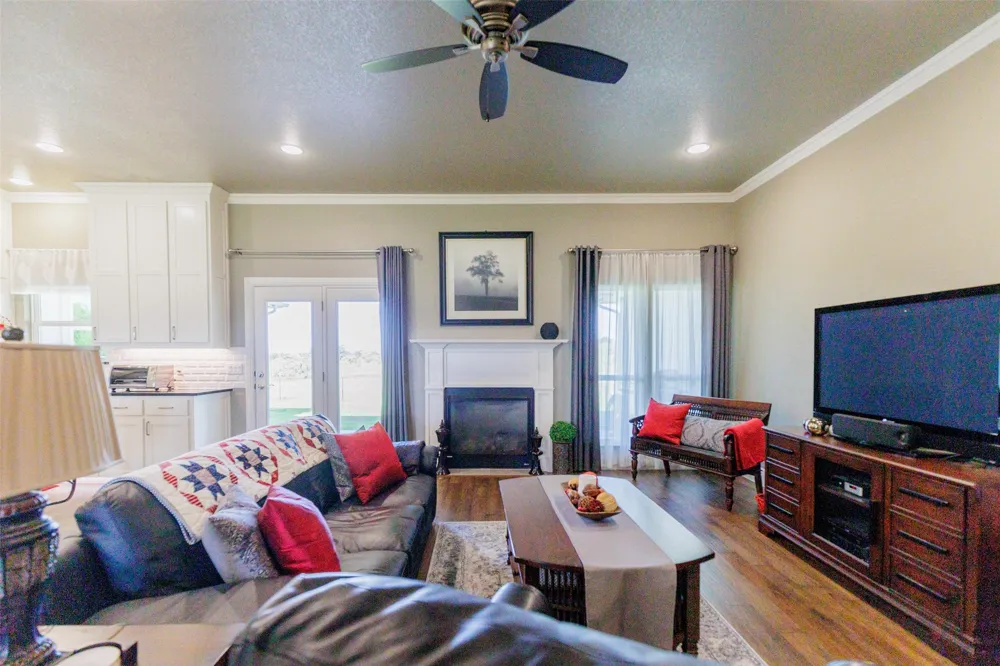 121 County Road 2571 Alvord, TX 76225