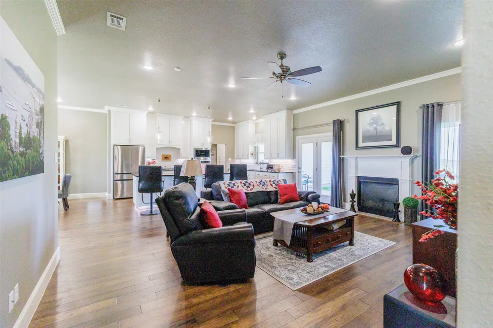 121 County Road 2571 Alvord, TX 76225
