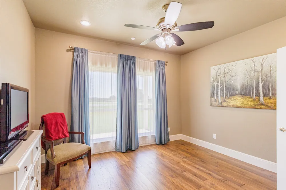 121 County Road 2571 Alvord, TX 76225