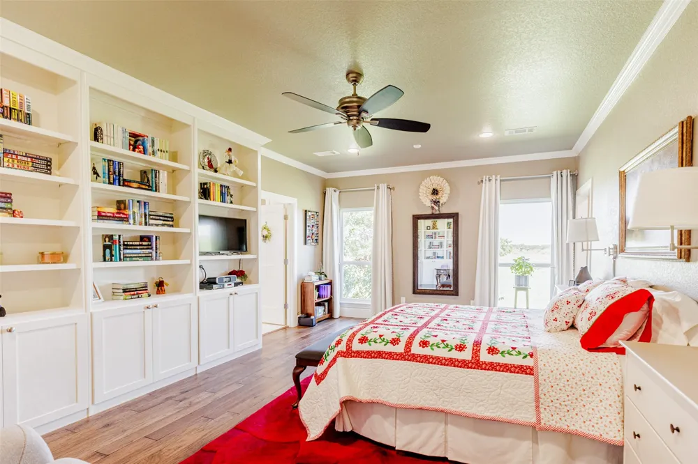 121 County Road 2571 Alvord, TX 76225