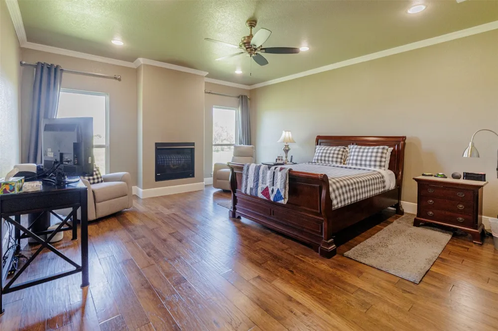 121 County Road 2571 Alvord, TX 76225
