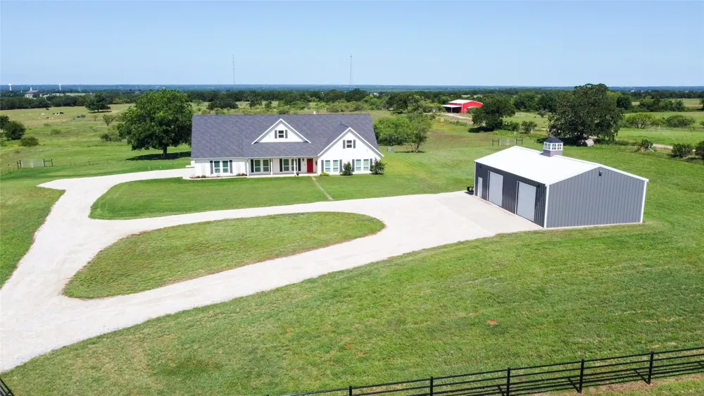121 County Road 2571 Alvord, TX 76225