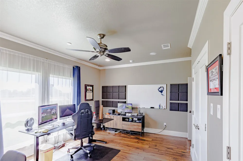 121 County Road 2571 Alvord, TX 76225