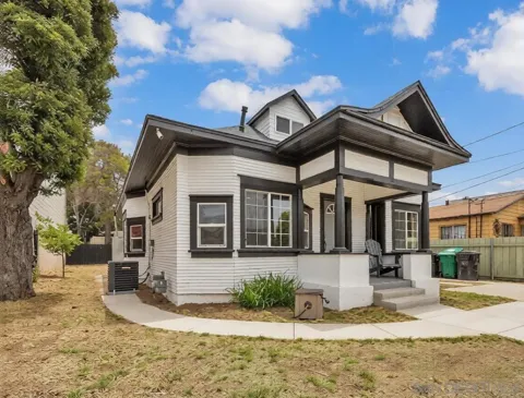 19 Evans St