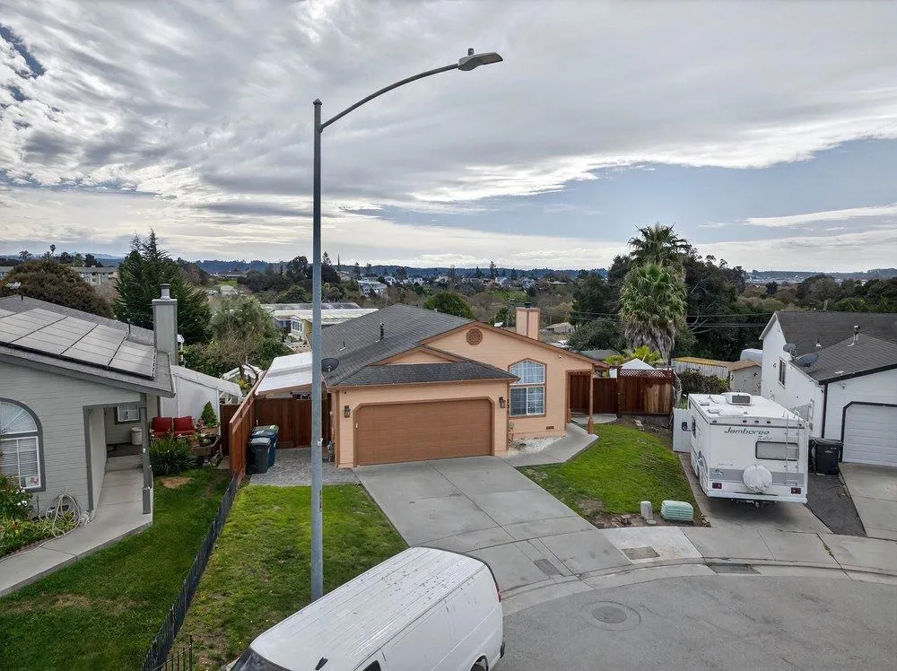 225 Kimberly Watsonville, CA 95076