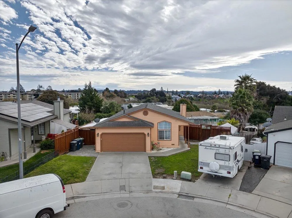 225 Kimberly Watsonville, CA 95076