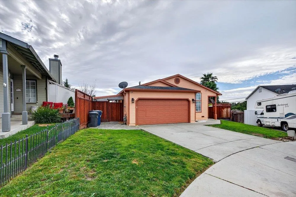 225 Kimberly Watsonville, CA 95076