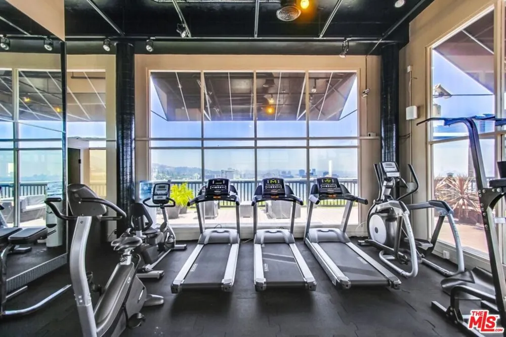 7250 Franklin Avenue #1207 Los Angeles, CA 90046