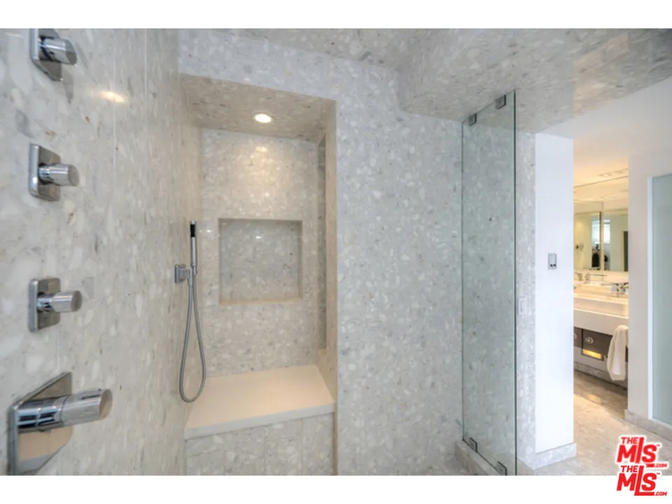 7250 Franklin Avenue #1207 Los Angeles, CA 90046