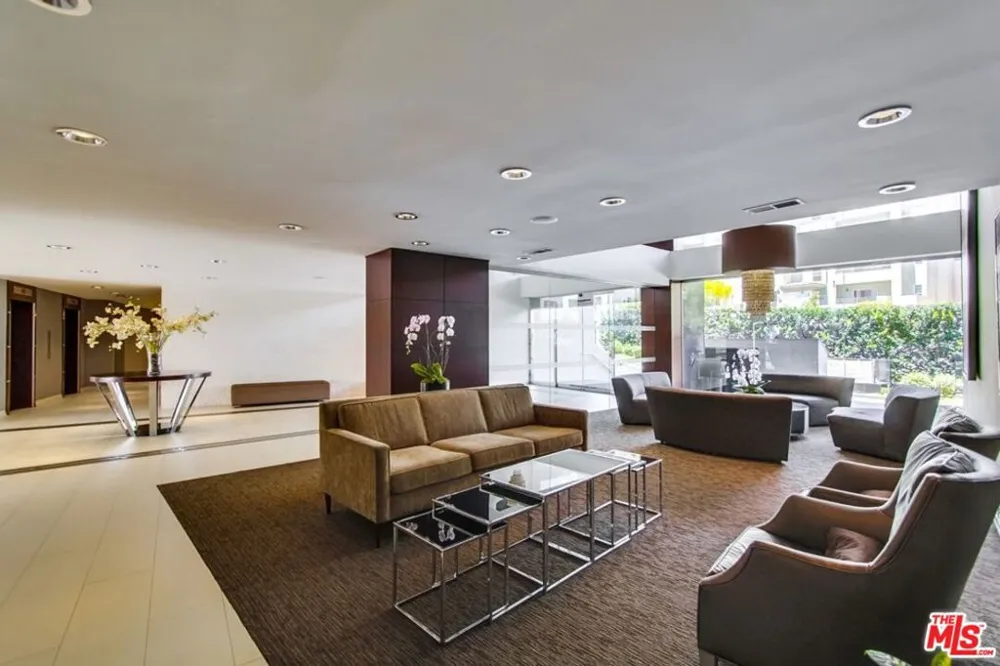 7250 Franklin Avenue #1207 Los Angeles, CA 90046