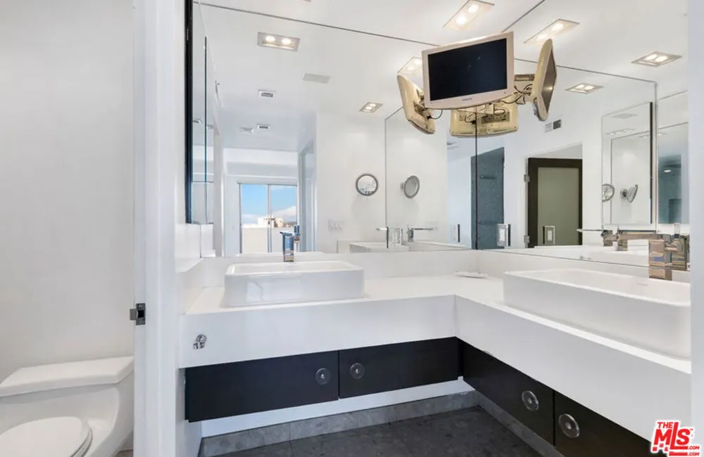 7250 Franklin Avenue #1207 Los Angeles, CA 90046