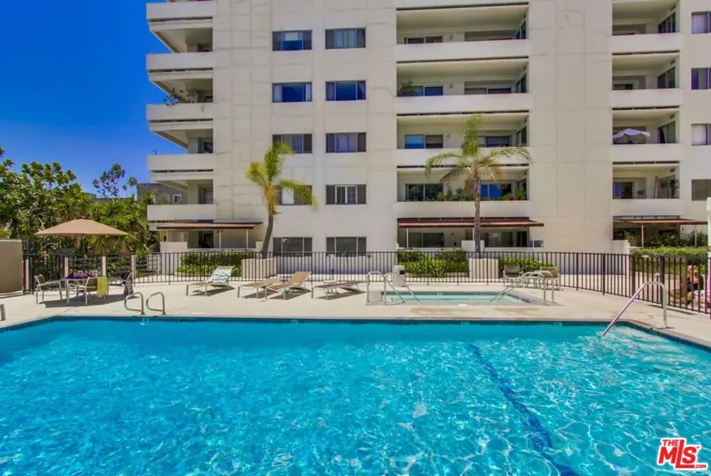 7250 Franklin Avenue #1207 Los Angeles, CA 90046