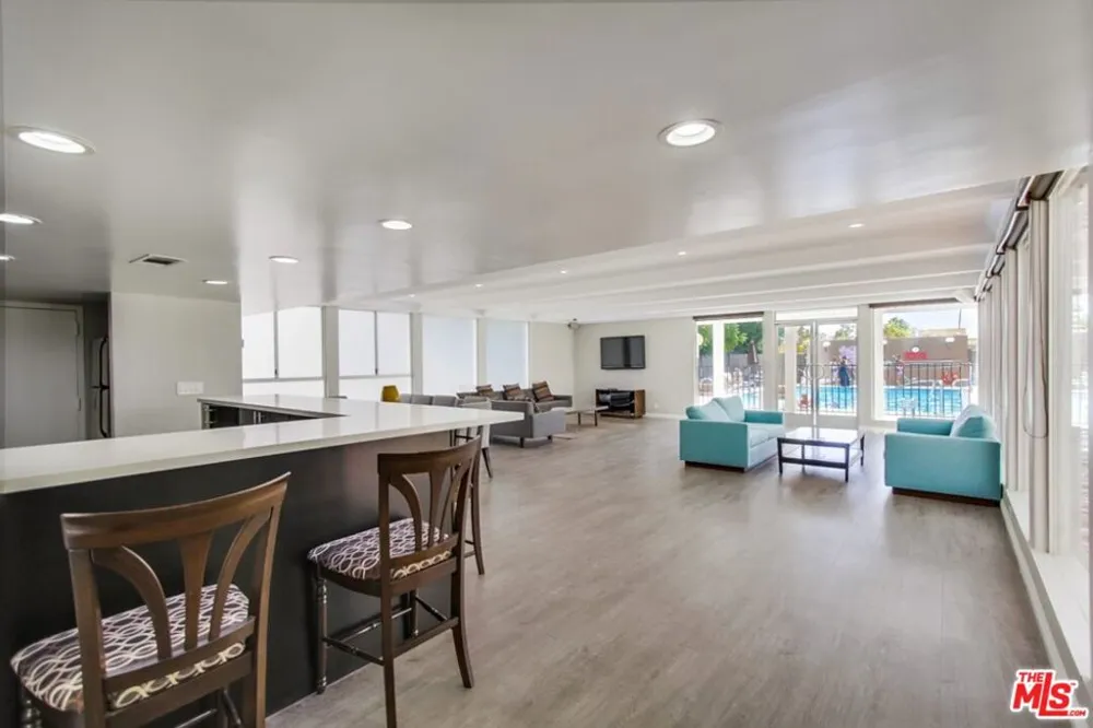 7250 Franklin Avenue #1207 Los Angeles, CA 90046