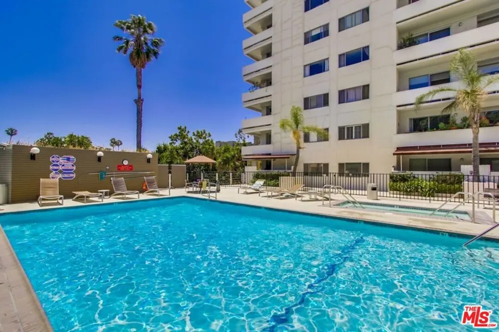 7250 Franklin Avenue #1207 Los Angeles, CA 90046