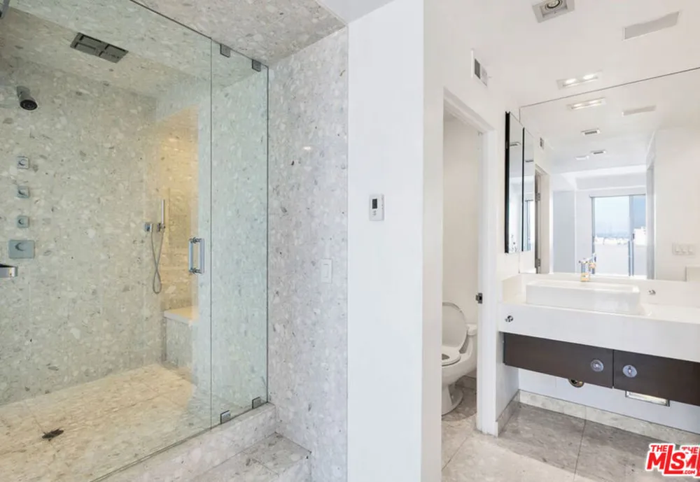 7250 Franklin Avenue #1207 Los Angeles, CA 90046
