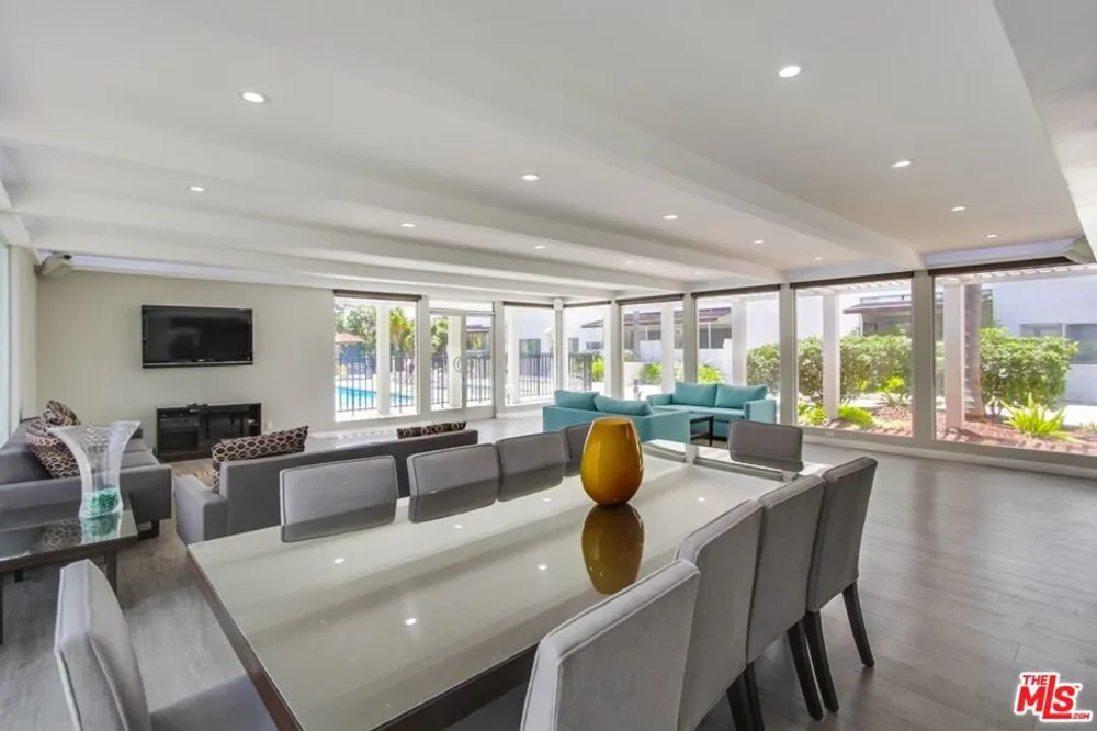 7250 Franklin Avenue #1207 Los Angeles, CA 90046