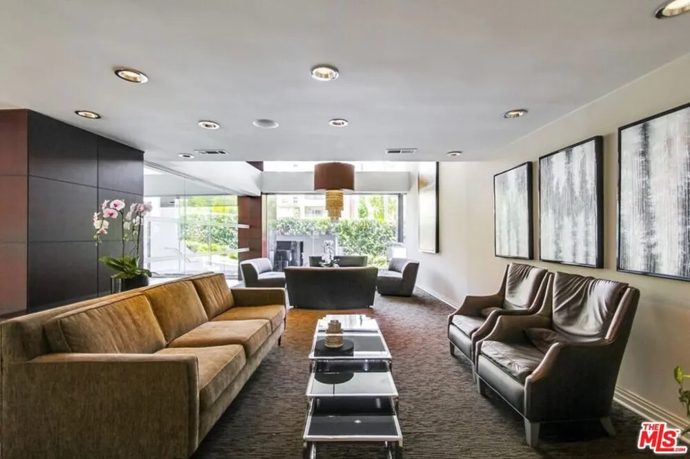 7250 Franklin Avenue #1207 Los Angeles, CA 90046