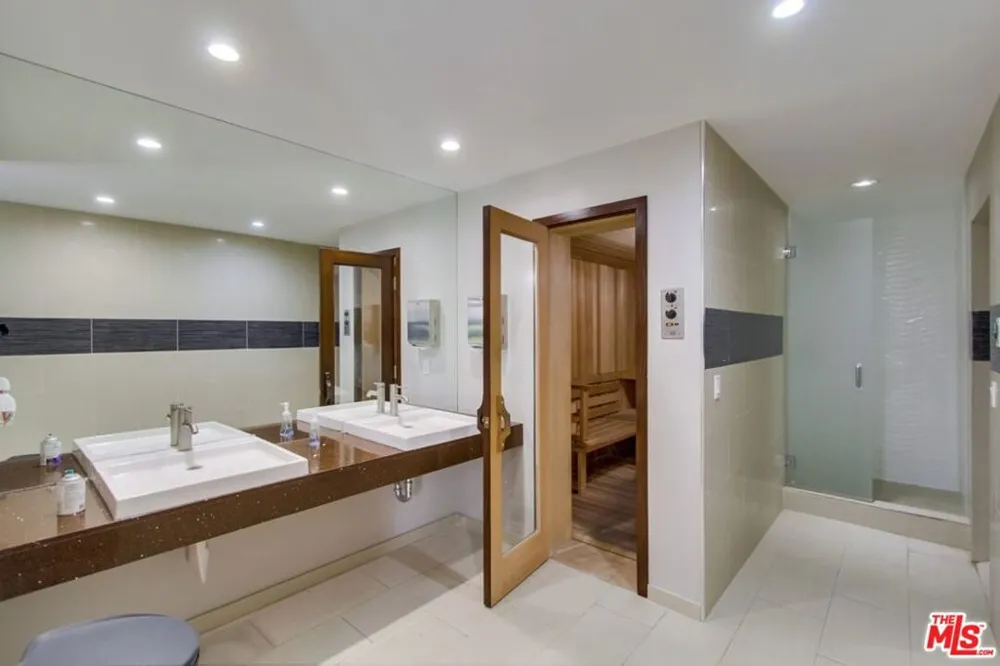 7250 Franklin Avenue #1207 Los Angeles, CA 90046