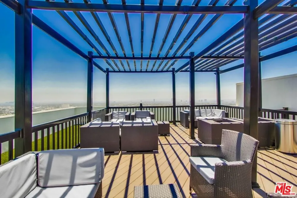 7250 Franklin Avenue #1207 Los Angeles, CA 90046