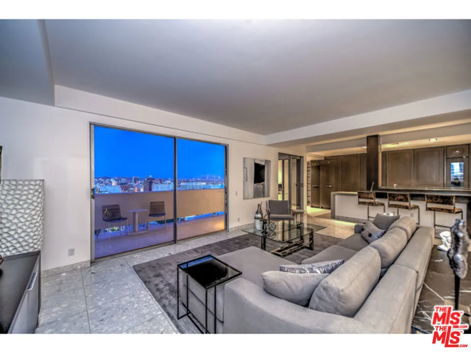 7250 Franklin Avenue #1207 Los Angeles, CA 90046