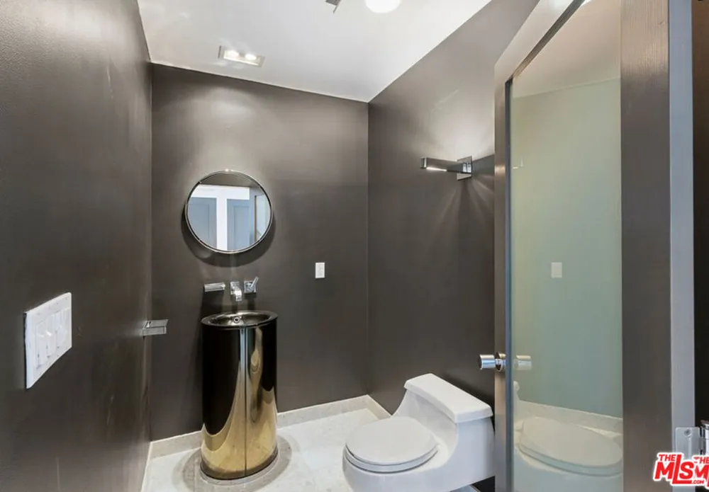 7250 Franklin Avenue #1207 Los Angeles, CA 90046