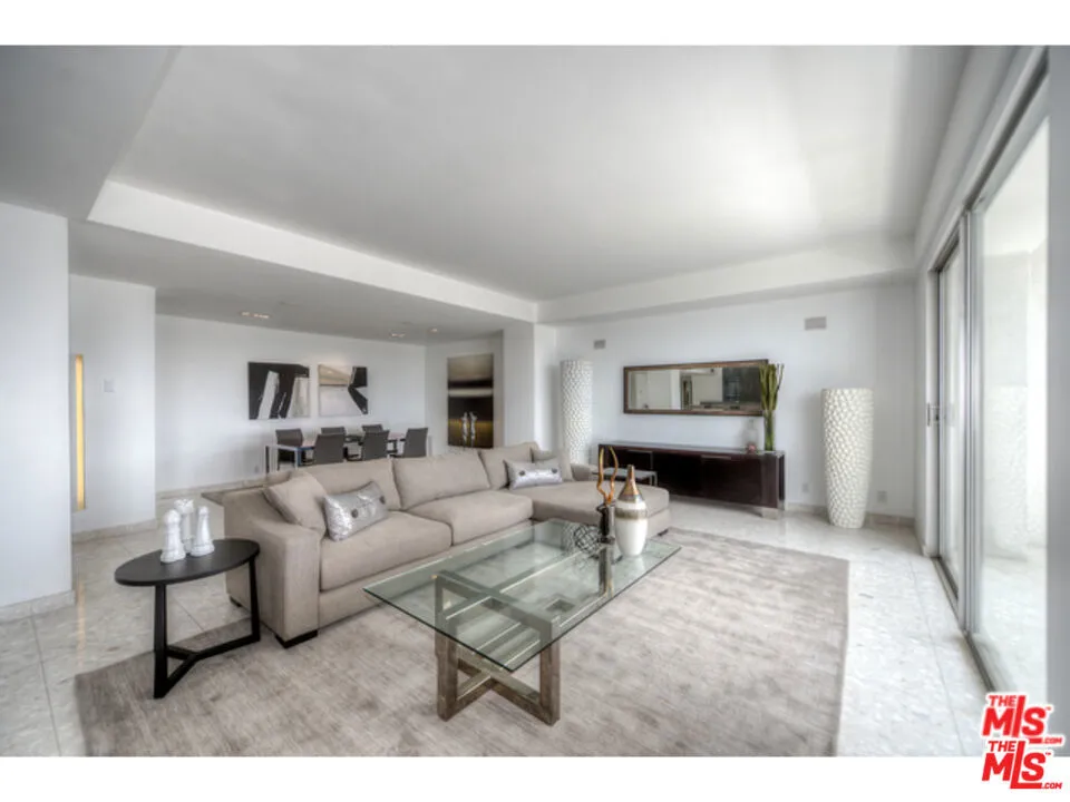 7250 Franklin Avenue #1207 Los Angeles, CA 90046