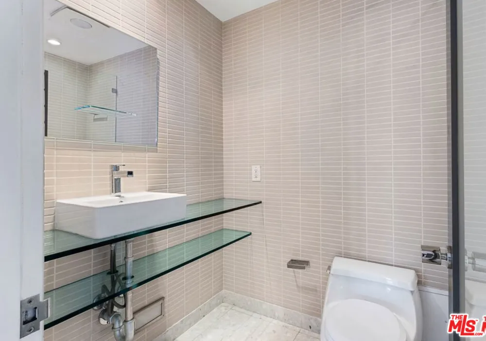 7250 Franklin Avenue #1207 Los Angeles, CA 90046