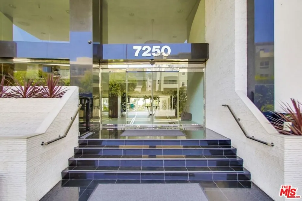 7250 Franklin Avenue #1207 Los Angeles, CA 90046