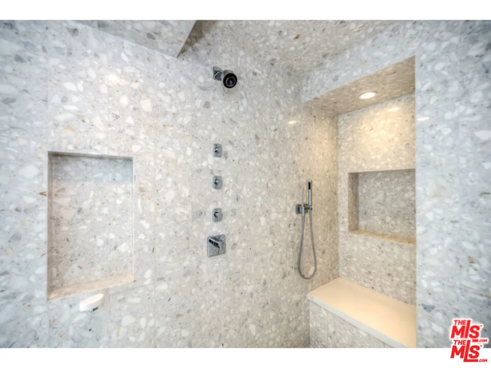 7250 Franklin Avenue #1207 Los Angeles, CA 90046