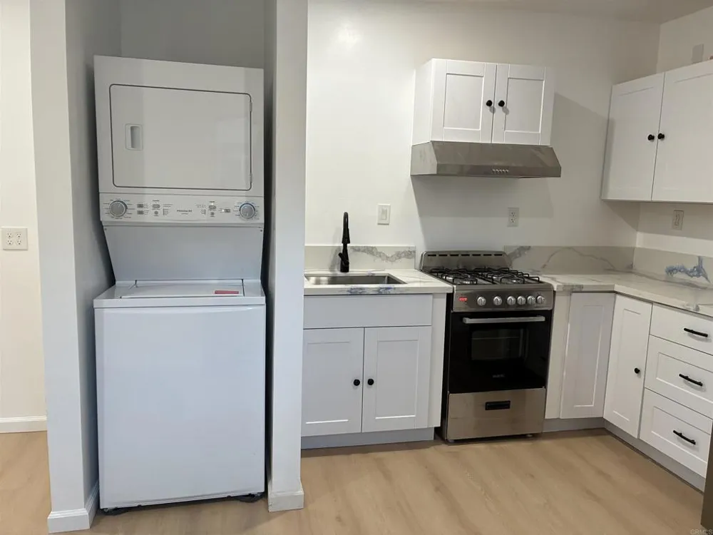 586 DEL MAR AVE #B Chula Vista, CA 91910