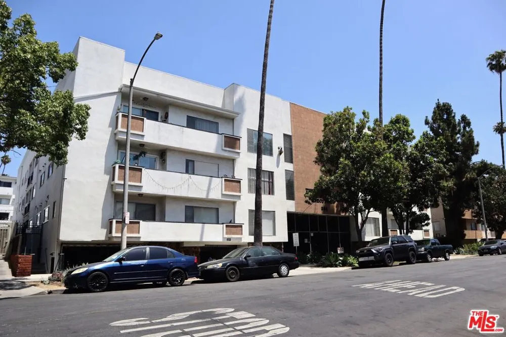 334 S Gramercy Place Los Angeles, CA 90020