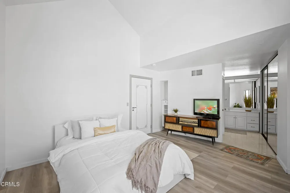 1340 Glenwood Road #17 Glendale, CA 91201
