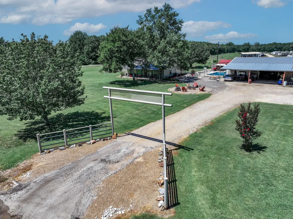 50 County Road 13200 Blossom, TX 75416