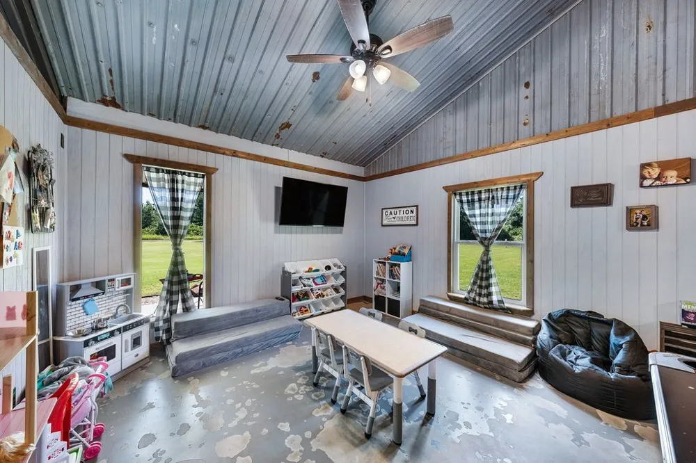 50 County Road 13200 Blossom, TX 75416