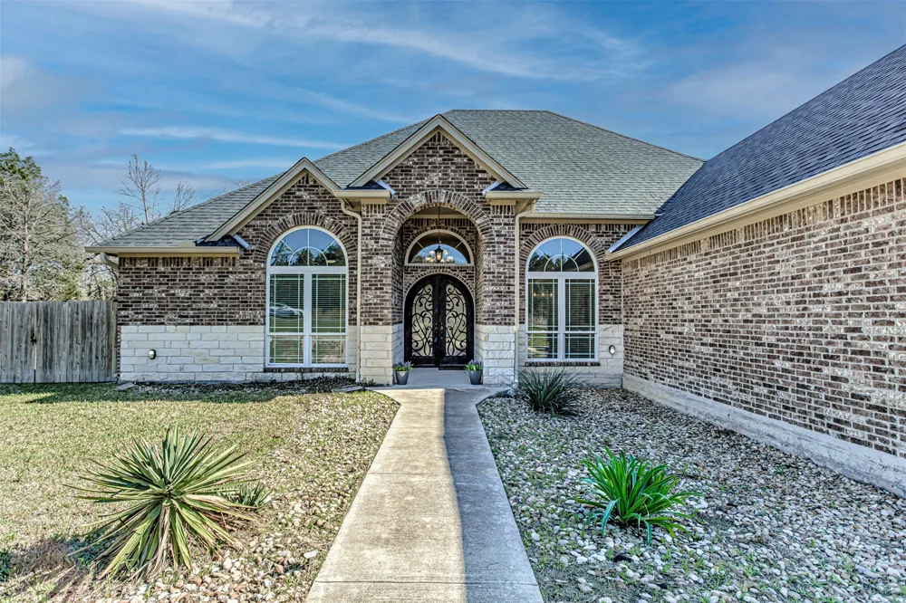 105 Arbors Circle Elgin, TX 78621