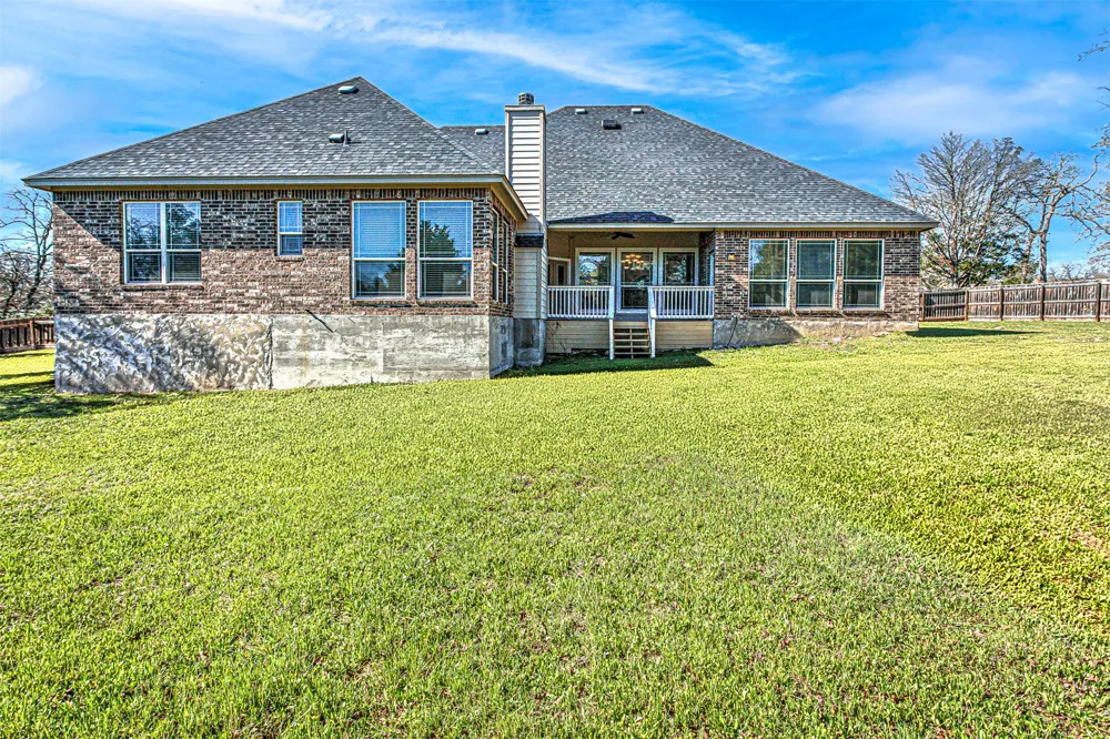 105 Arbors Circle Elgin, TX 78621