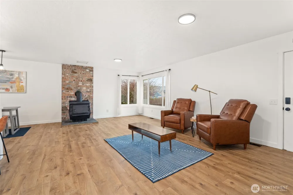 1346 W Third Street South Bend, WA 98586